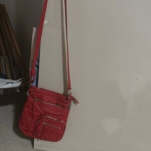 Very cute cross body purse great for travel has many pockets soft faux leather